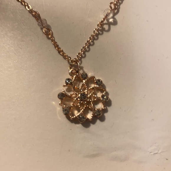 ❤️2 Beautiful Lauren Conrad necklaces ❤️ - Picture 3 of 4